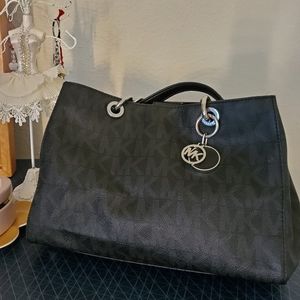 🙉HURRY SALE🙉 Michael Kors bar